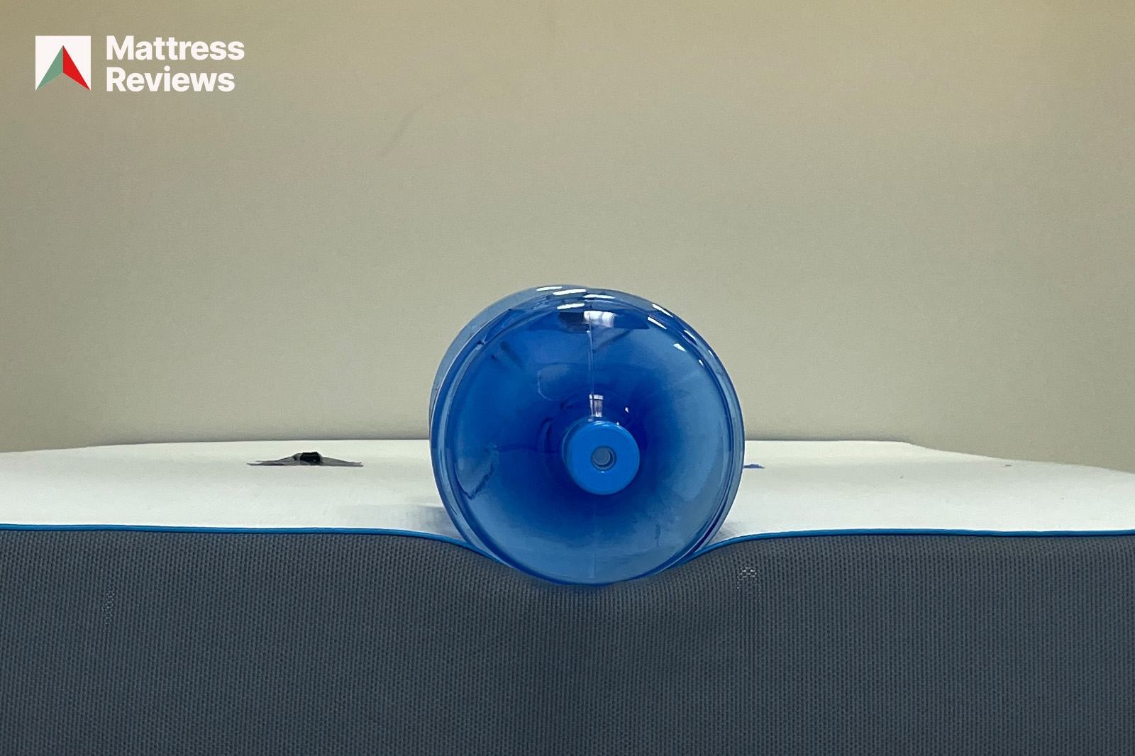 photo of a water bottle lying on the edge of a Simba 1500 mattress to demonstrate edge support